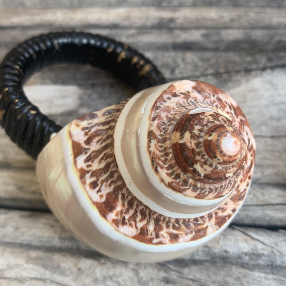 Vintage Seashell Napkin Rings - Picture 4 of 13